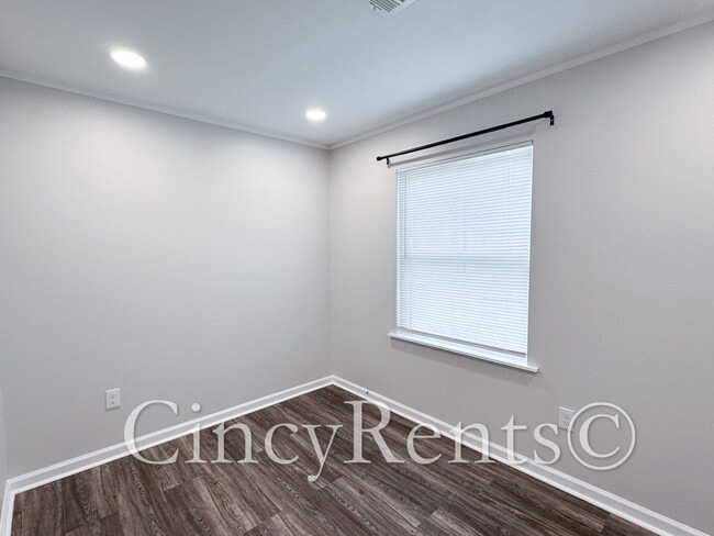 Building Photo - 988 Stratford Pl