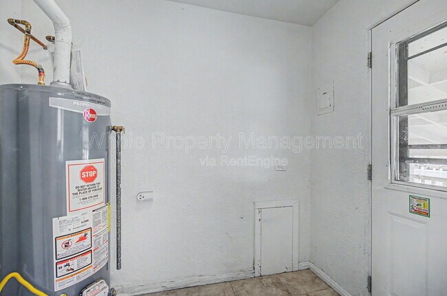 Building Photo - 2705 W Park Pl