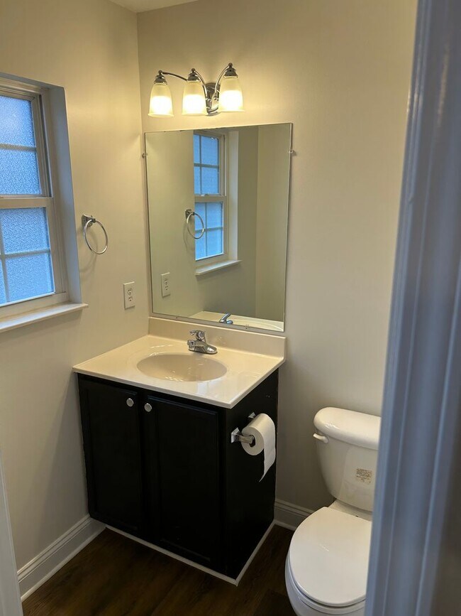 Building Photo - Now available:  Three bedroom, 1.5 bath home in Maryville City