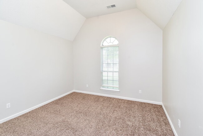 Building Photo - 2848 Pinnacle Dr