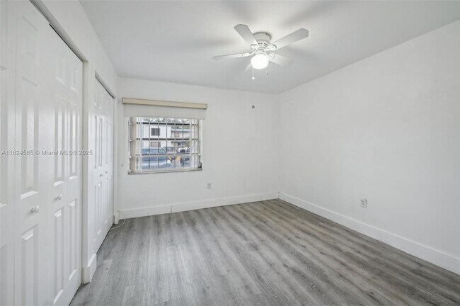 Building Photo - 145 SW 30th Ct