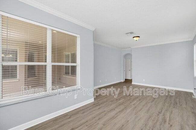 Building Photo - 10074 Iverson Dr