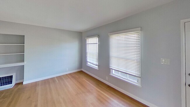 Building Photo - 270 La Verne Ave