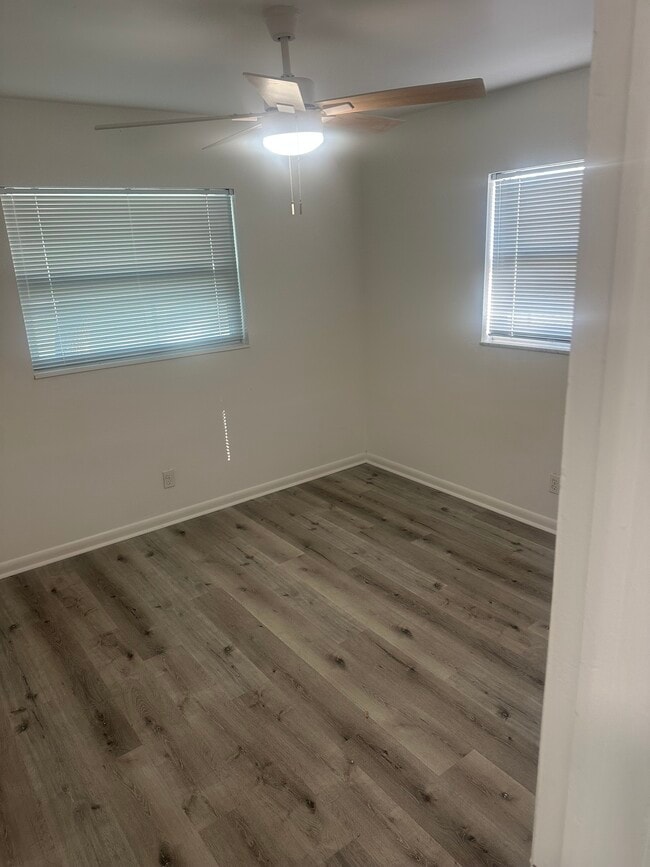 Building Photo - 732 62nd Ave N