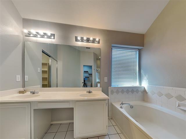 Building Photo - 8401 Greenfield Dr