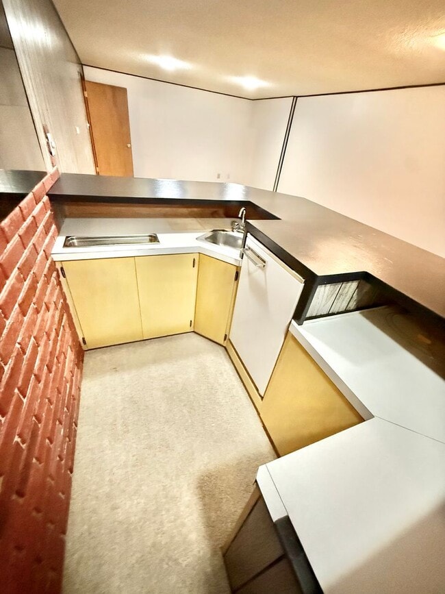 Building Photo - 4 Bedroom - 2 Bath Ranch Style Home with 2 car attached garage in Loveland, Colorado