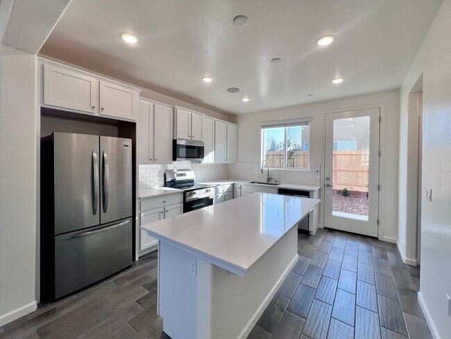 Building Photo - $2,450 Shepherd & Sunnyside, New 3 bedroom House - Clovis / Solar Panels