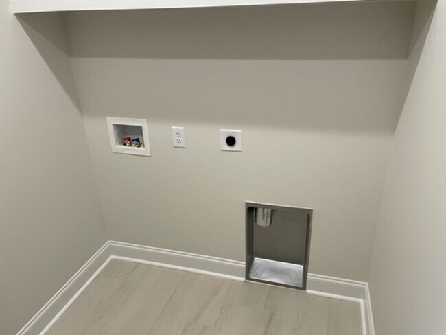 Building Photo - Vonore 37885 - 4 bedroom, 3 bath in Tellico Village - Contact Ed Johnson 865-924-5045