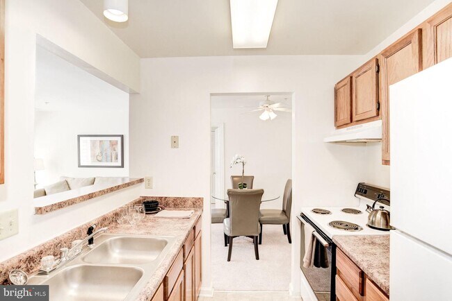 Building Photo - 1100 Fleetwood Ct