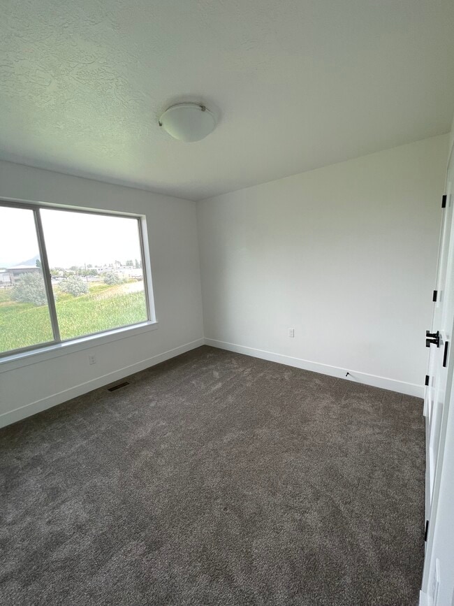Building Photo - 1875 S Courtney Way