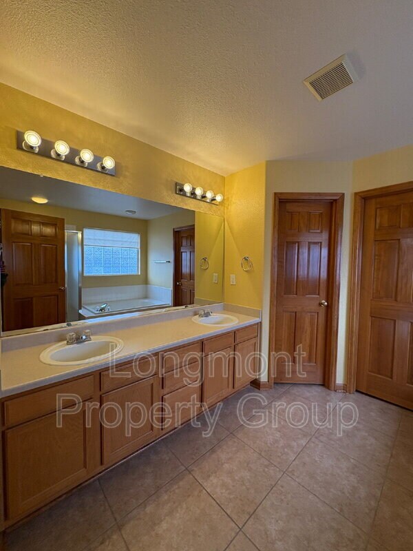 Building Photo - 1022 Morning Dove Dr