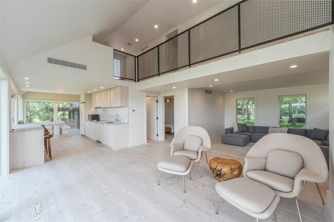 Building Photo - 590 Haywaters Dr