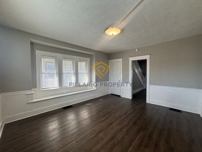 Building Photo - Beautifully Updated, 2-Bedroom, 1.5-Bathroom Located in Brookside Park, Available NOW!