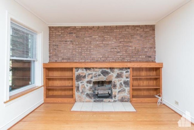 Building Photo - 2 bedroom in Chicago IL 60626