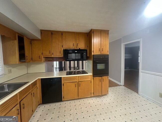 Building Photo - 3053 Menlo Park Dr