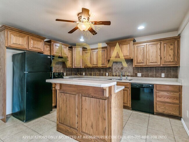 Building Photo - *611-613 Welston Cr.