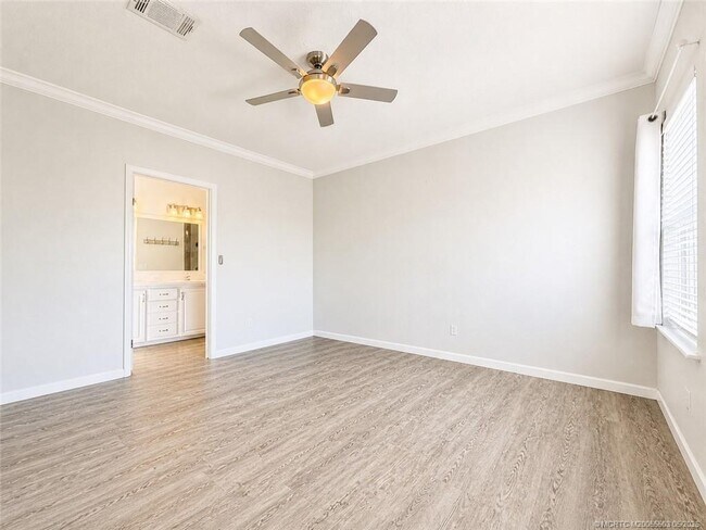 Building Photo - 252 NE Ebbtide Way