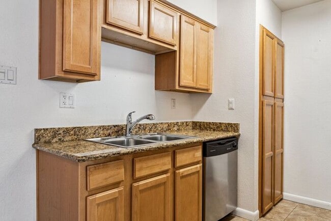 Building Photo - Prime poolside corner 2 bedroom 2 bath con...