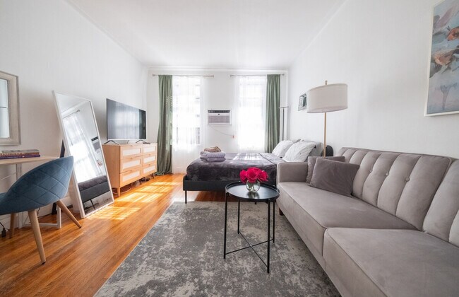 Primary Photo - 328 E 74th St