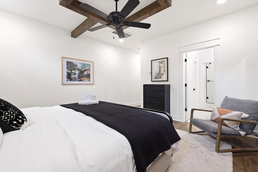 Building Photo - 112 NW Oz Vlg Dr