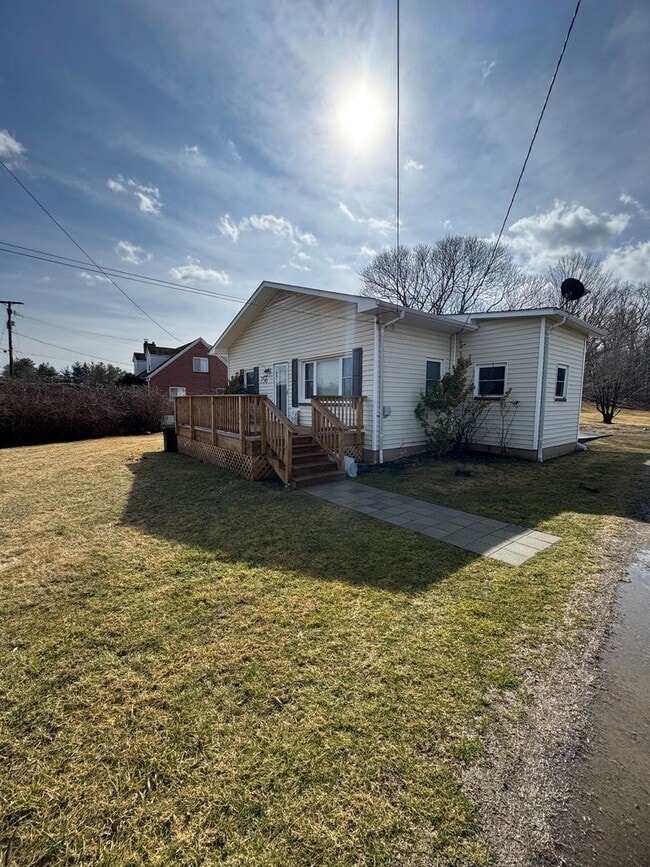 Building Photo - Charming 3 Bedroom 1.5 Bath Home