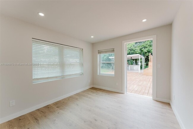 Building Photo - 1430 SW 32nd Ct