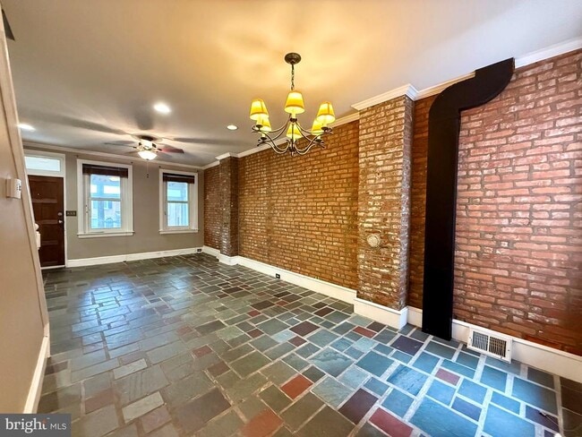 Building Photo - 924 Lovering Ave