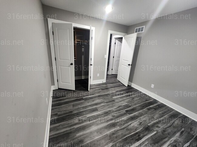 Building Photo - 5258 N Plumthicket St