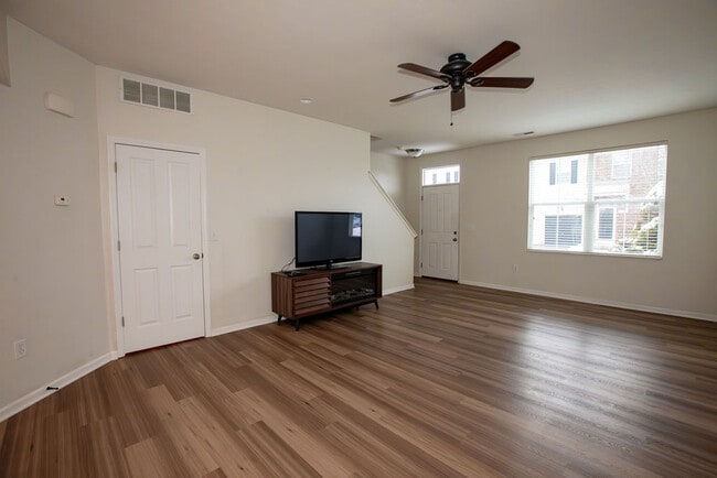 Building Photo - 1656 Nature Dr