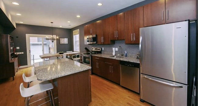 Primary Photo - Great Price, Center of H St - WITH Secured...