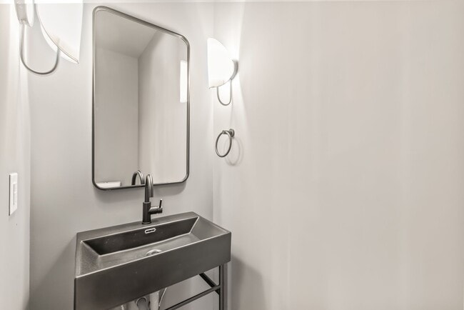 Building Photo - Modern, Move-In Ready Living in Plaza Midwood