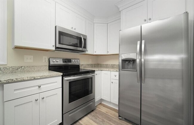 Building Photo - 2208 Silbert Rd