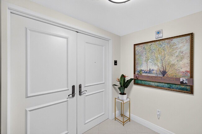 Building Photo - 101 S Fort Lauderdale Beach Blvd