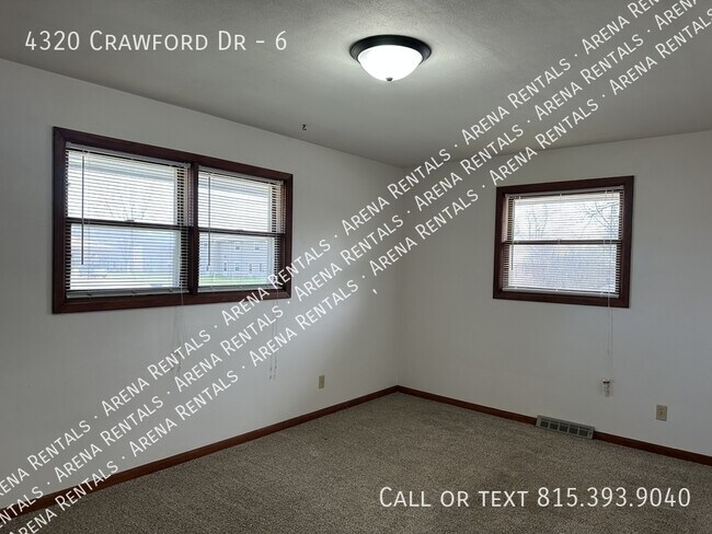 Building Photo - 4320 Crawford Dr