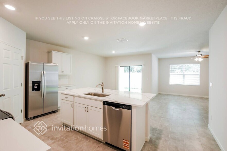 Building Photo - 9659 Seaspray Dr