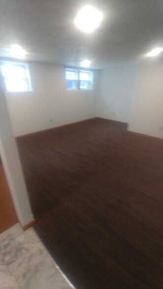 Building Photo - 412 E Cedar St