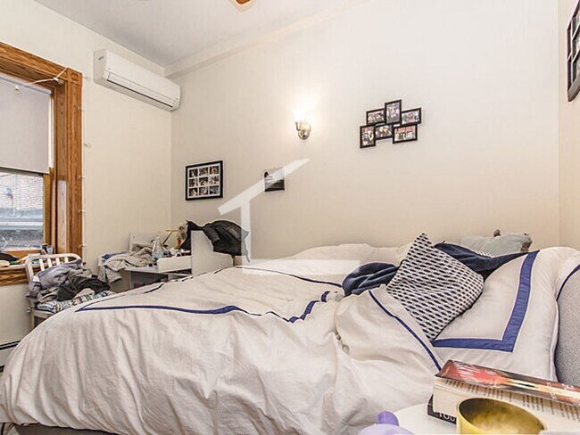 Building Photo - Really Nice 2 bed in Beacon Hill