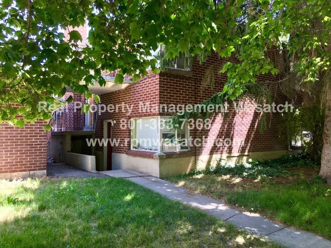 Building Photo - Check out This 2 Bedroom 1 Bathroom Salt L...