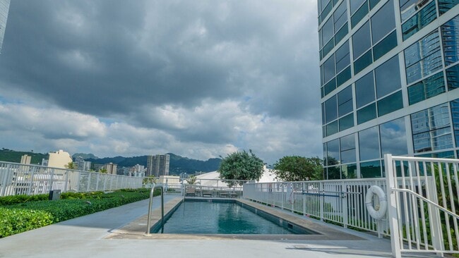 Building Photo - Convenient Kakaako living! 1/1/1