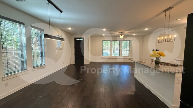 Building Photo - 872 TX-5