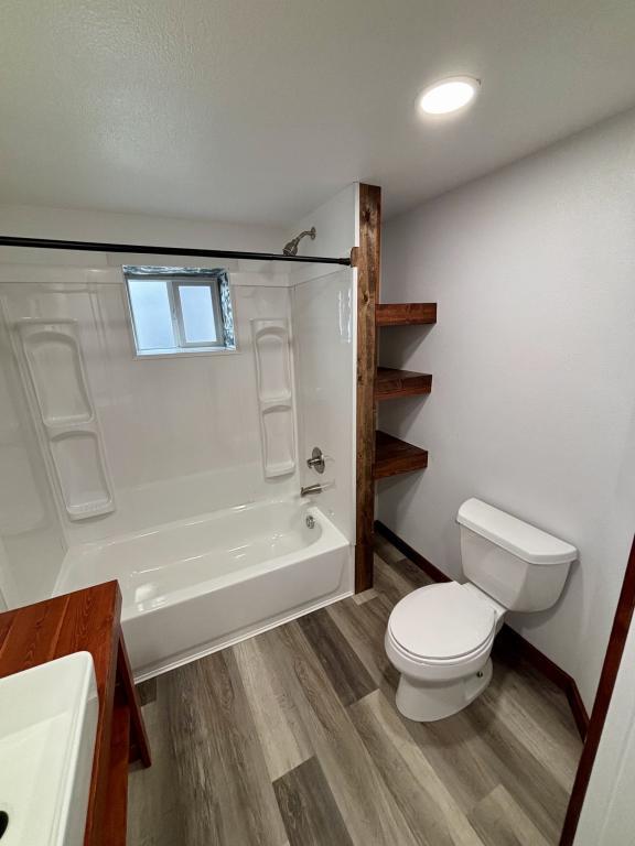 Building Photo - 360 Amoretti St