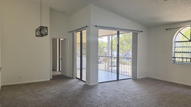 Building Photo - 5438 Verona Dr