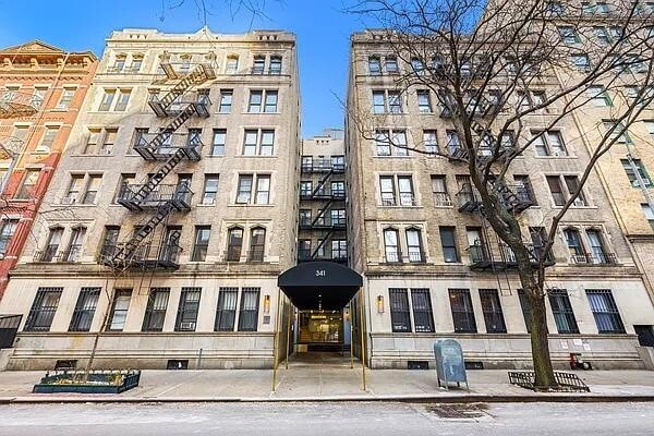 Building Photo - 341 W 45th St