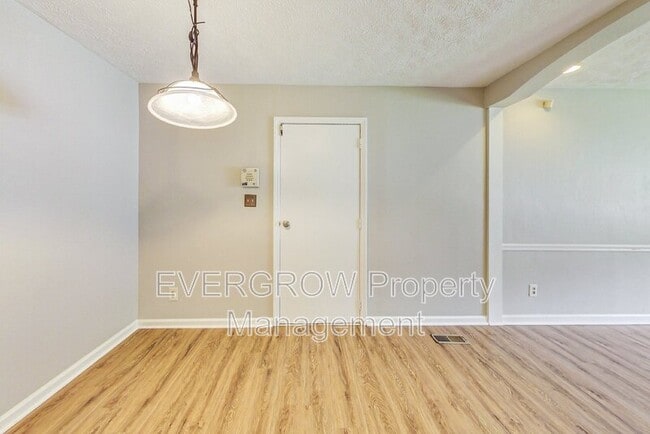 Building Photo - 3962 Strathmore Dr