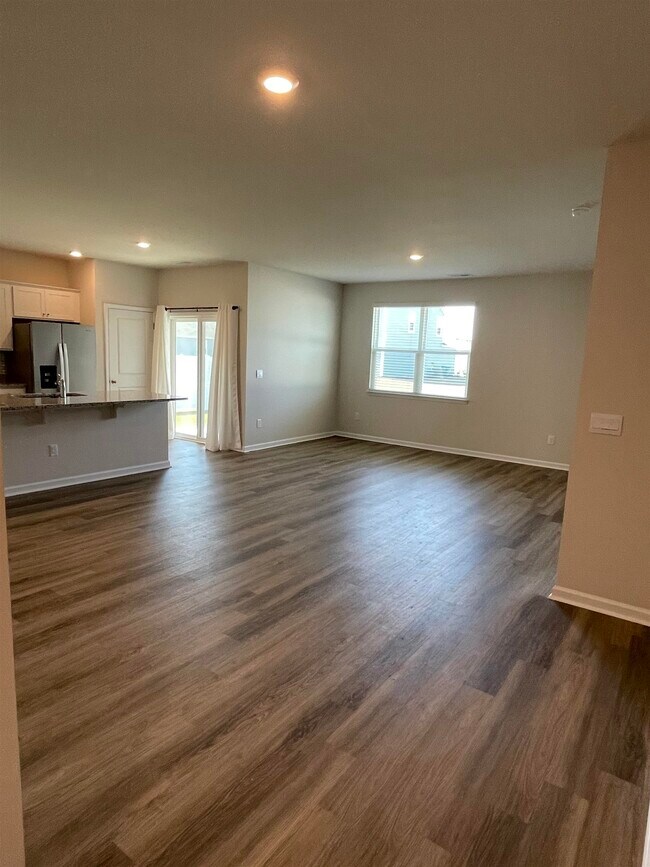 Building Photo - 5175 Yellowstone Dr