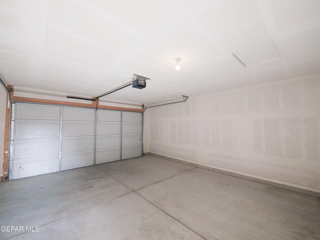 Building Photo - 14655 Pebble Hills Blvd