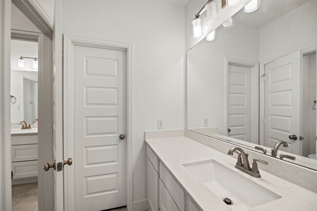 Building Photo - 28946 Parker Ridge Dr