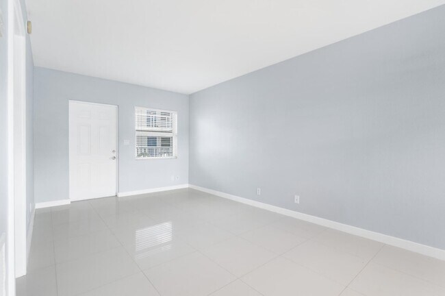 Building Photo - 416 NE 15th Ave