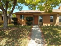 Building Photo - Cute 3 bedroom in Dinuba