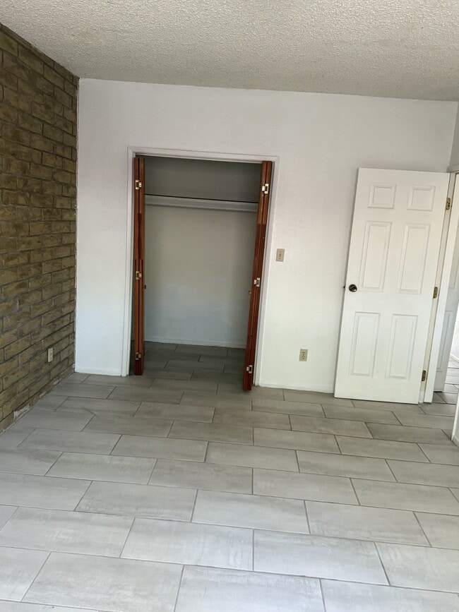 Building Photo - 450 Via Lechuza